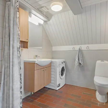 3 Bedroom Lovely In Henne Holiday home *