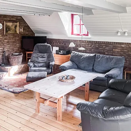 3 Bedroom Lovely In Henne 度假居 亨讷斯特兰德